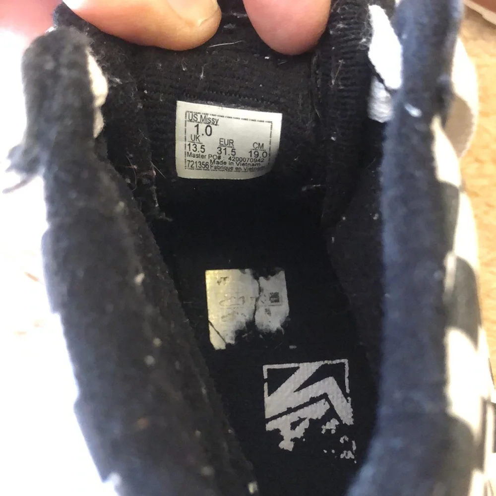 Vans Black and White Sneakers with Bold Stripes. 3331 - Picture 8 of 8